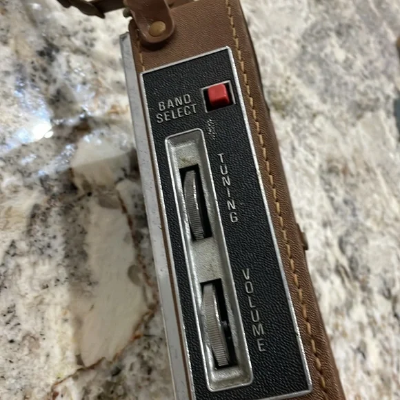 Vintage GE P975D Transistor Portable Radio General Electric AM FM Works Case - Picture 4 of 7